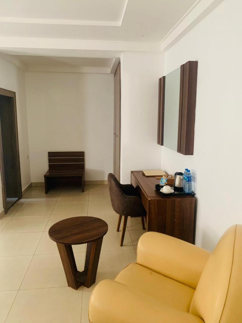Swiss Pearl Continental Suite Wupa ภายนอก รูปภาพ