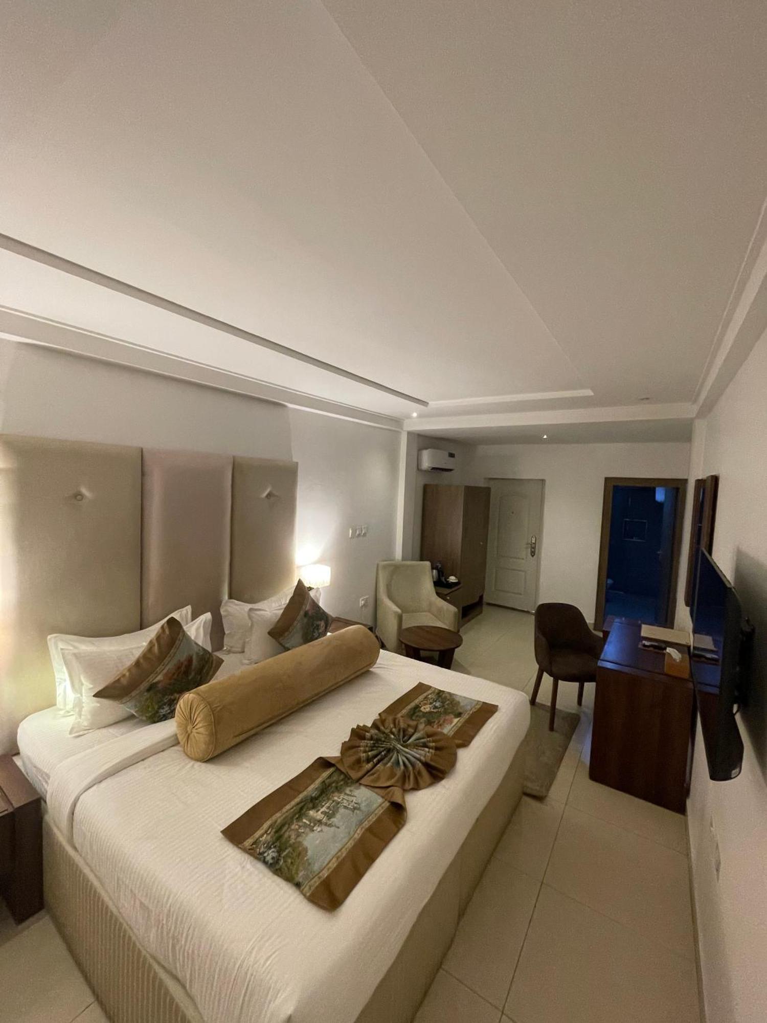 Swiss Pearl Continental Suite Wupa ภายนอก รูปภาพ